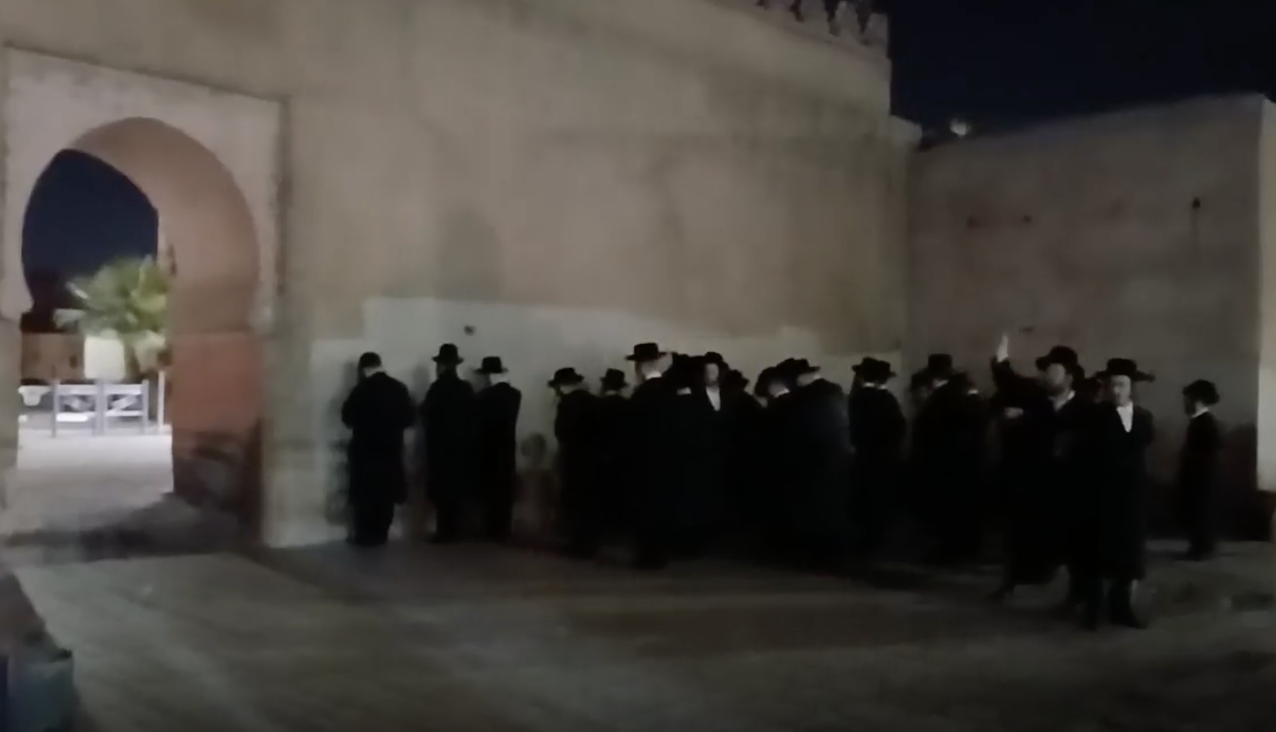 MAROCCO – Preghiera di haredim sgradita: i locali protestano pulendo