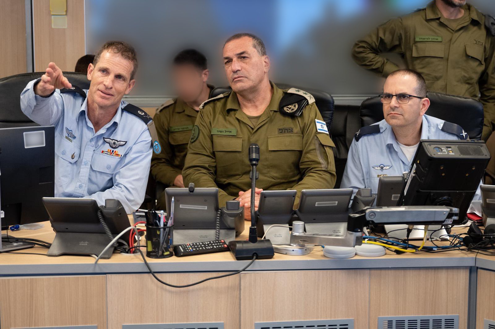 Scuole chiuse e voli sospesi, le Idf: «Pronti a giorni di conflitto con l’Iran»