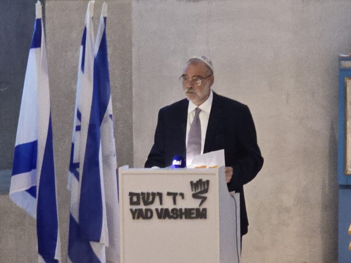 La cerimonia a Yad Vashem, Anav: «Conseguenze antisemitismo non si fermano mai agli ebrei»